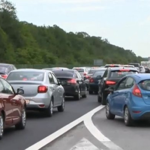 Trafic intens pe DN 1 Ploiești - Brașov, în zona stațiunilor Azuga și Bușteni