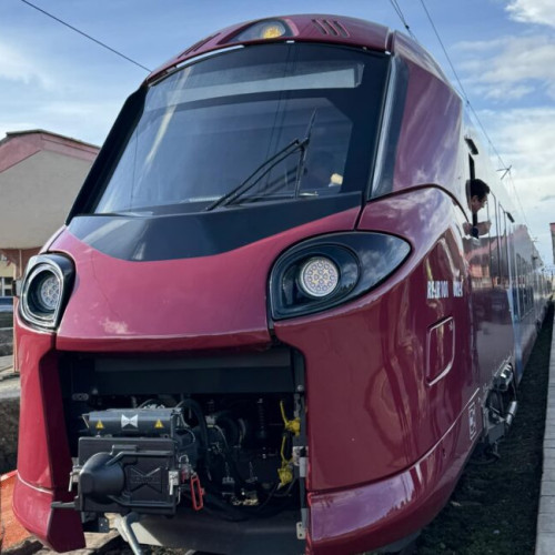 Primul tren electric nou din ultimele două decenii a intrat în circulație pe ruta București-Brașov