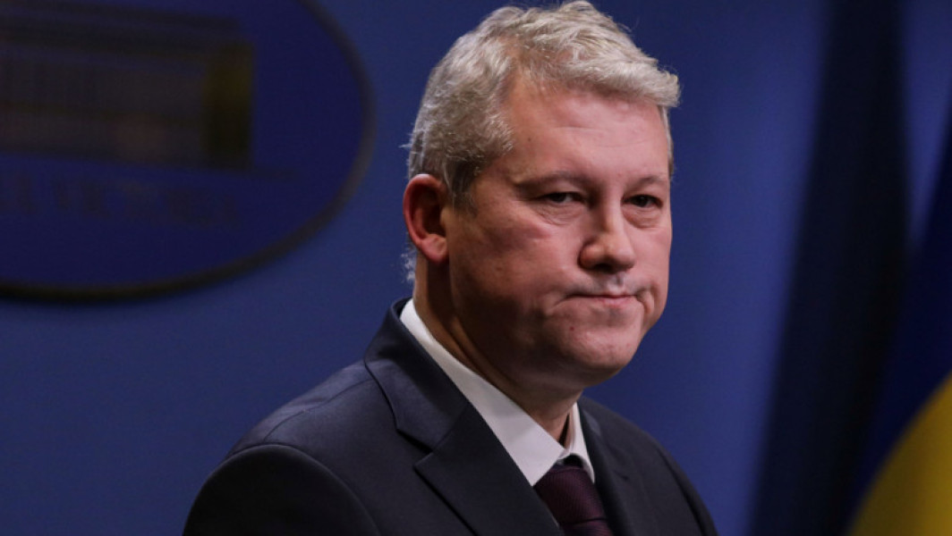 Cătălin Predoiu: 71.000 de cetăţeni deţin arme letale în România