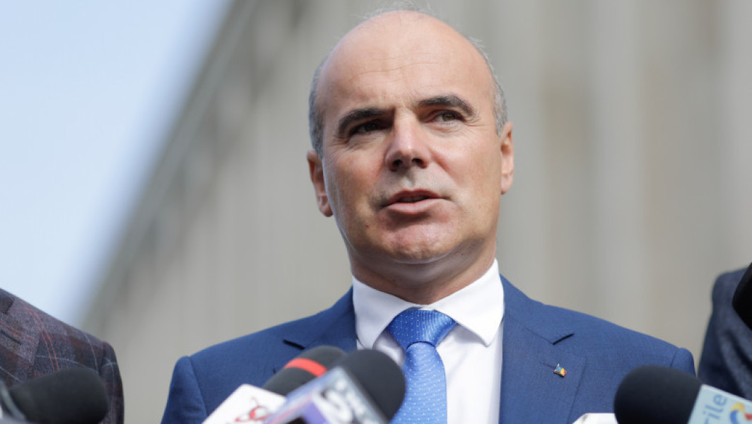 Rareș Bogdan îndeamnă manifestanții să afișeze un steguleț UE pe un gemuleț