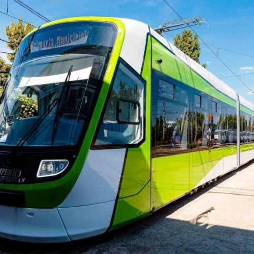 Probleme la reţeaua electrică din Bucureşti: tramvaiele BLOCATE, călători reorienteazați către autobuze