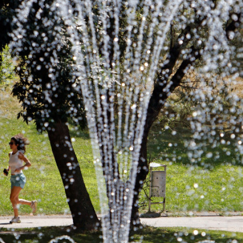 HARTĂ Cod roșu de caniculă în sudul și sud-vestul țării, inclusiv în București. Temperaturi de până la 43°C și risc de furtuni