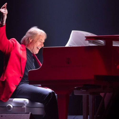 Concert extraordinar cu Richard Clayderman la Sala Palatului: În martie 2024, suita de hituri ale celebrului pianist vor rasuna în inima Bucureștiului!