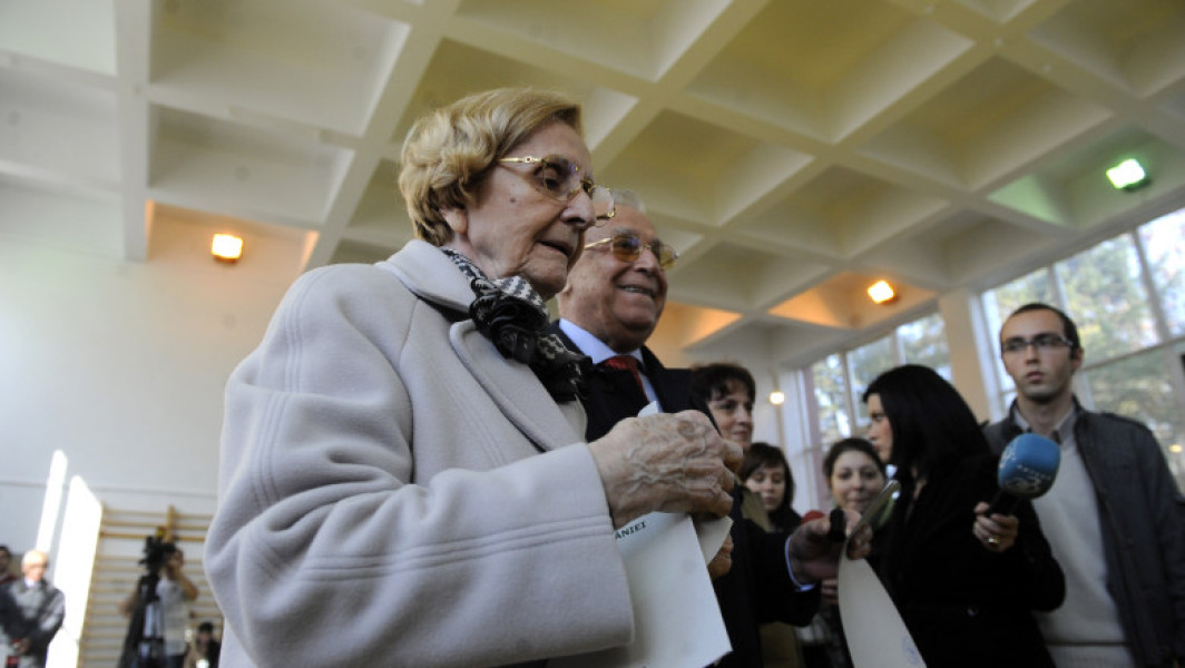 Nina Iliescu, soția fostului președinte Ion Iliescu, a transmis primul mesaj public de la trecerea în neființă a soțului său. Aceasta a scris pe blogul fostului lider și a mulțumit tuturor celor care au fost alături de ea și au participat la funeraliile fostului președinte. În mesaj, Nina Iliescu afirmă că "ați răspuns cu demnitate la demnitate, cu dragoste și prețuire, la devotamentul și slujirea lui pentru România".