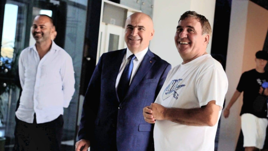 Ilie Bolojan, premierul României, a vizitat baza sportivă a clubului Farul și Academia Hagi, de la Ovidiu, cu ocazia Zilei Marinei. Potrivit informațiilor, acesta a fost la Constanța vineri și a participat la evenimentele organizate pe faleză, la Cazinou, unde a avut un discurs.