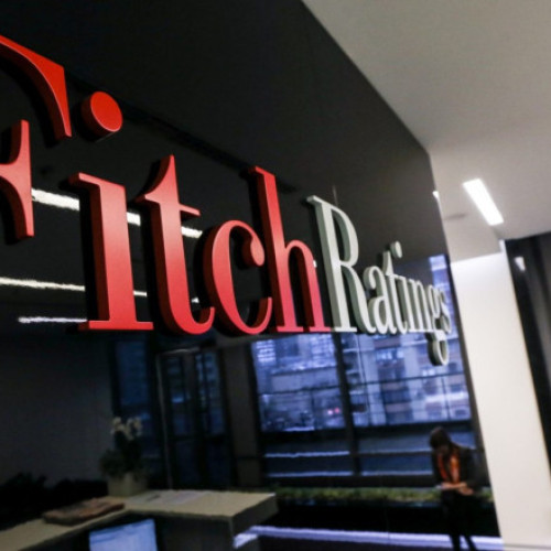 Fitch păstrează ratingul suveran al României la „BBB minus” cu perspectivă negativă