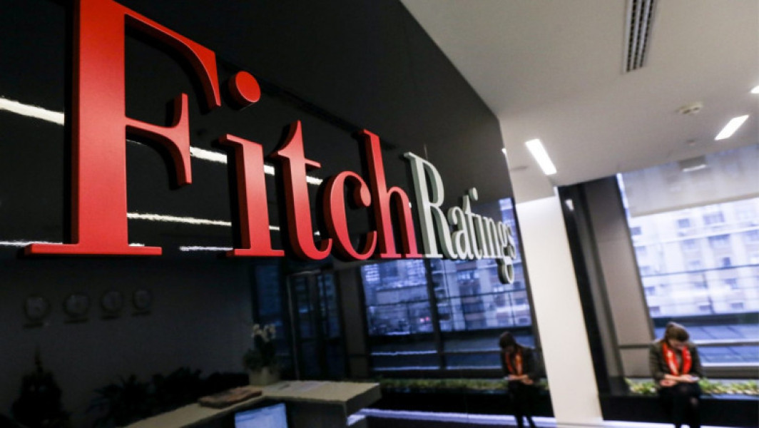 Fitch păstrează ratingul suveran al României la „BBB minus” cu perspectivă negativă