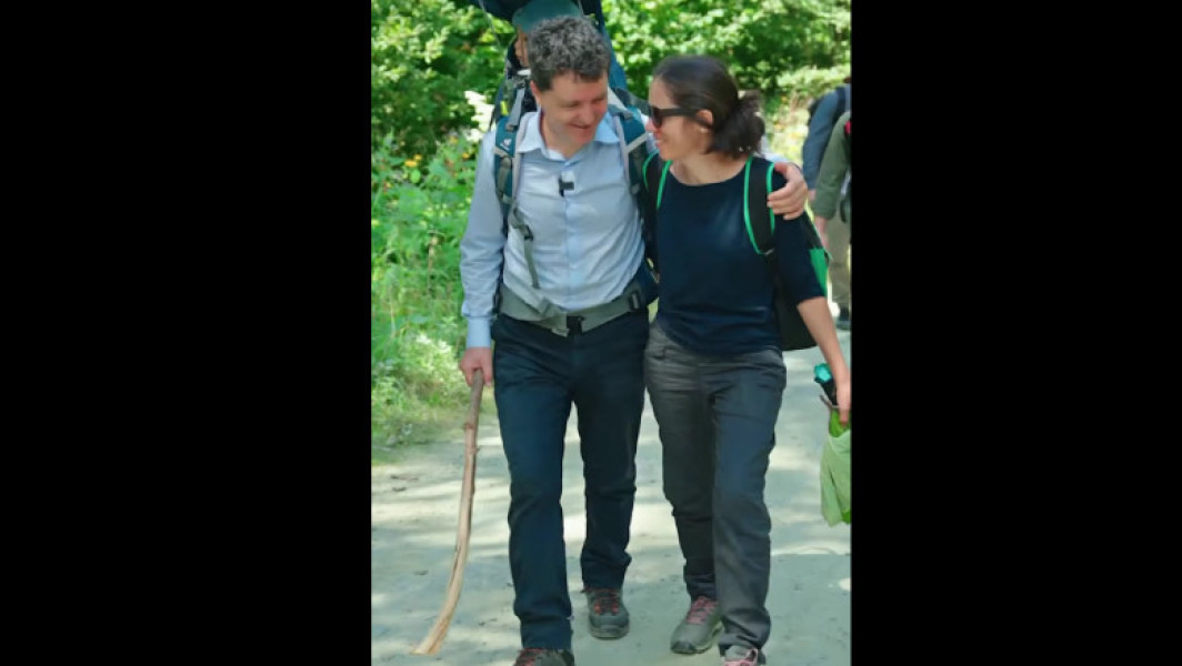 Nicusor Dan îl însoțește pe familie în munții Făgăraș, la Sambata de Sus