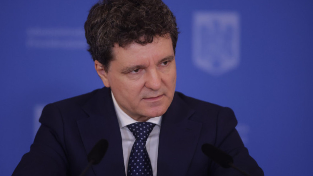 Fitch reconfirmă ratingul României BBB-, dar păstrează perspectiva negativă