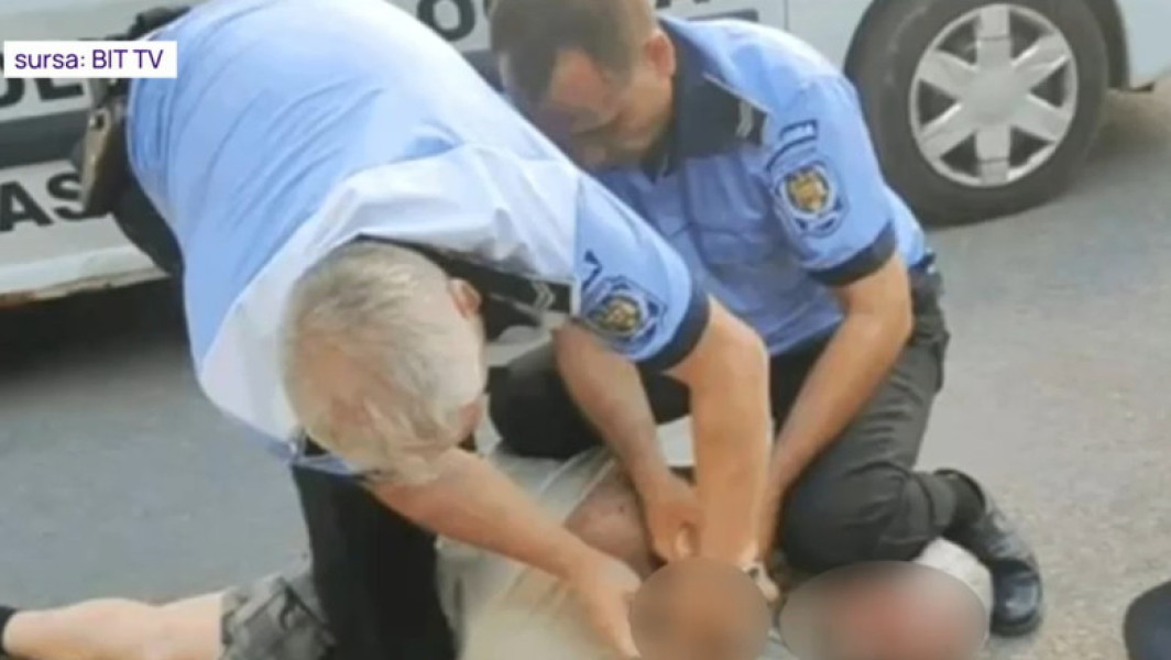 Scene șocante filmate în Pașcani: un bărbat de 70 de ani a fost dus la spital după ce a fost pus la pământ de polițiștii locali
