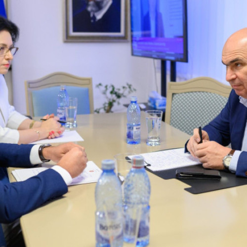 Critici din partea liderului PSD Iași privind vizita secretă a premierului Ilie Bolojan