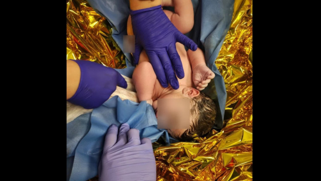 Naștere neașteptată în ambulanta din București-Ilfov: un bebeluș s-a născut pe drum spre spital