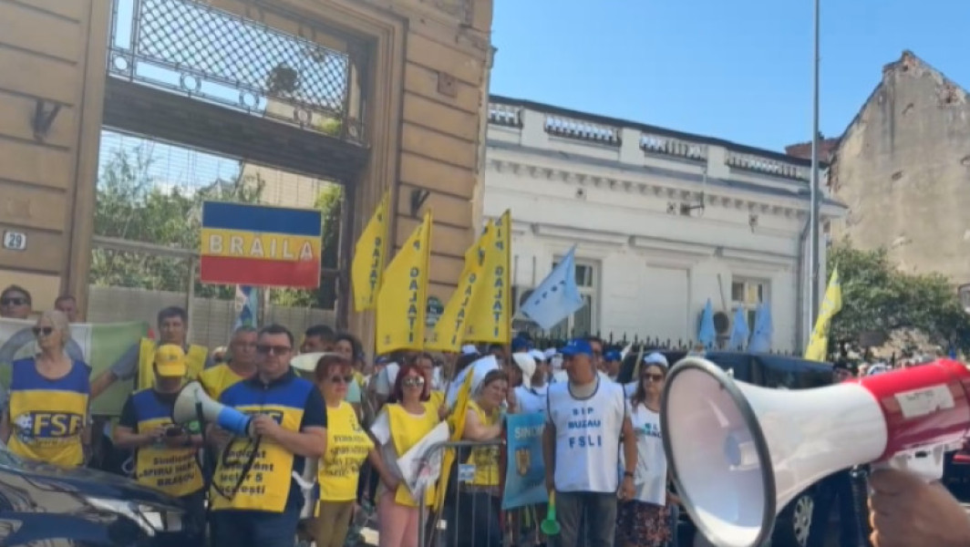 profesori și elevi protestează cu două săptămâni înainte de începerea anului școlar