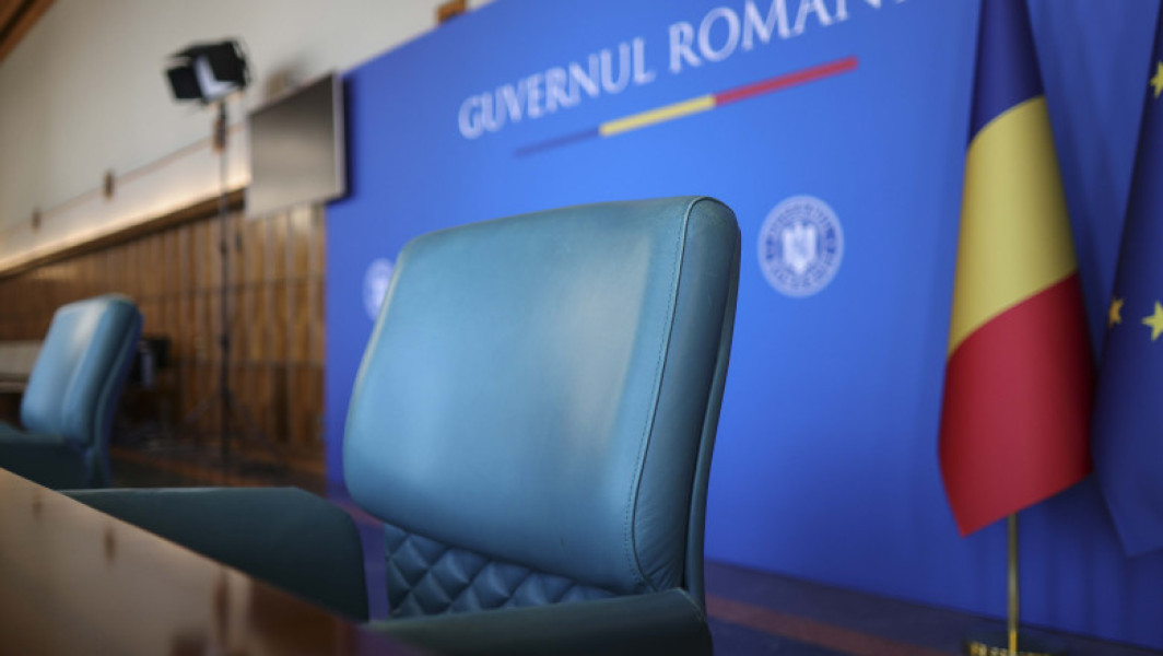 Pachetul al doilea de măsuri, aproape finalizat după o lunga perioadă de amânări, se află la un pas de a fi discutat în totalitate. În cadrul unei ședințe a Coaliției, care a durat peste trei ore și jumătate și în care au existat unele tensiuni, liderii au reușit să ajungă la o formă acceptată de toate partidele. Potrivit digi24.ro, discuțiile vor fi reluate astăzi de la ora 17:00, iar în același timp, experții lucrează încă la anumite aspecte, cum ar fi reforma pensiilor speciale ale magistraților.