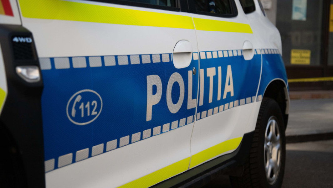 Barbat din Calafat, prins după ce a intrat cu mașina în curtea poliției din Dolj