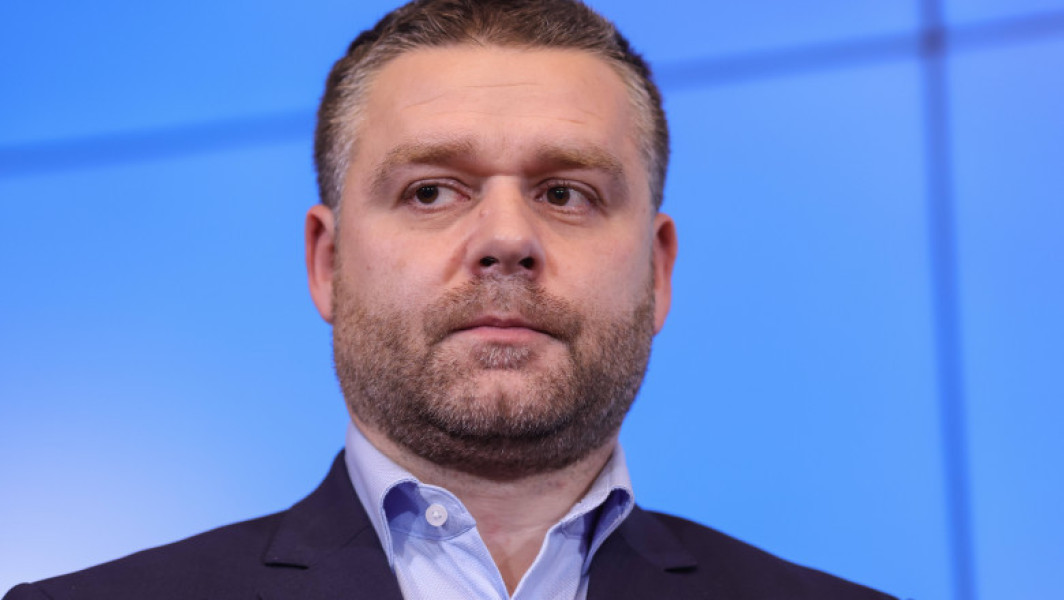 Ciprian Ciucu, primarul Sectorului 6, a scris un mesaj clar și direct pe Facebook, în timpul unei ședințe a coaliției. El a declarat că a citit un titlu „halucinant”, în care jurnalistul se întreba dacă există un scandal în coaliție, deoarece Nicușor Dan a părăsit sediul Guvernului după doar jumătate de oră de discuții.