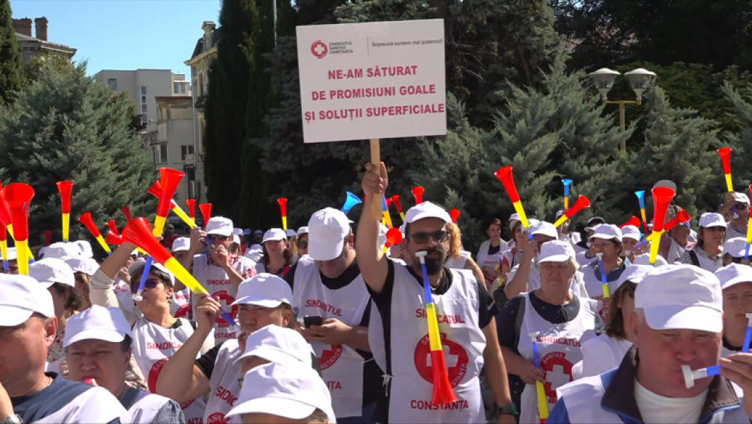 Protest masiv în fața Prefecturii din Constanța