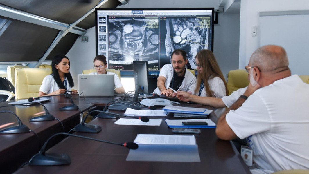 Un caz de succes în diagnosticarea și tratarea cancerului colorectal la Spitalul SANADOR