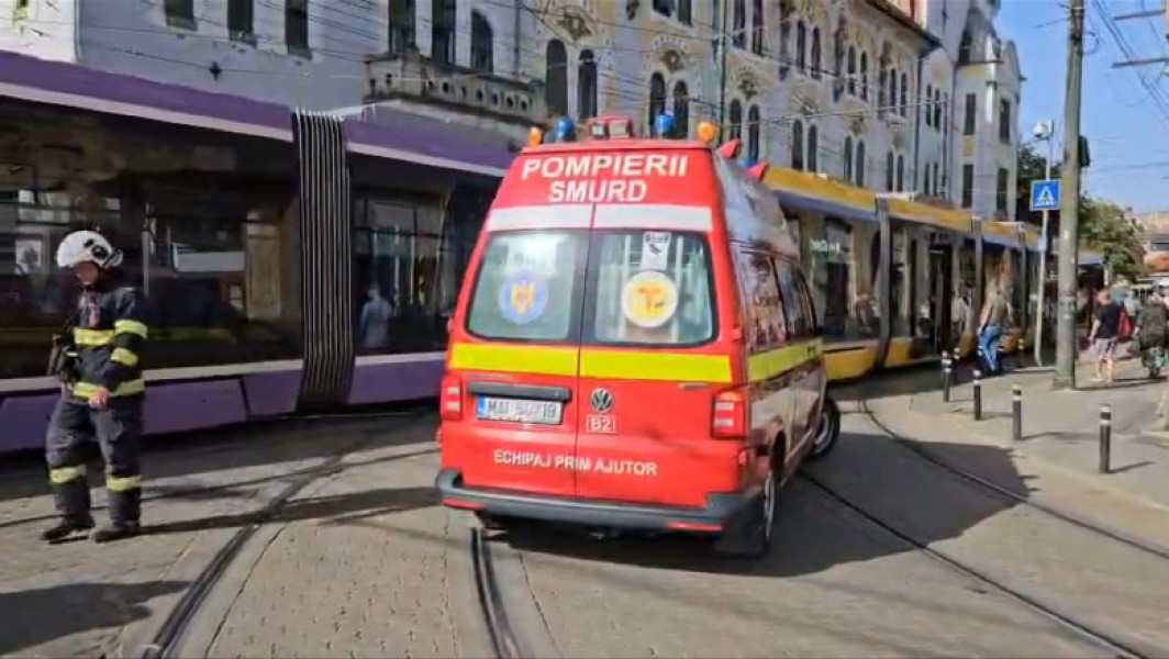 accident la timișoara: trei persoane rănite în coliziunea a două tramvaie în piața traian