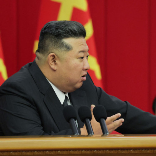 Kim jong un promite o viata frumoasa familiilor eroilor care au murit in razboiul impotriva Ucrainei