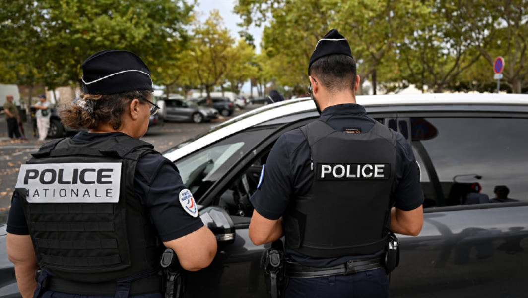 Un mort și cinci răniți după ce o mașină a intrat intenționat într-un grup de pietoni în Franța
