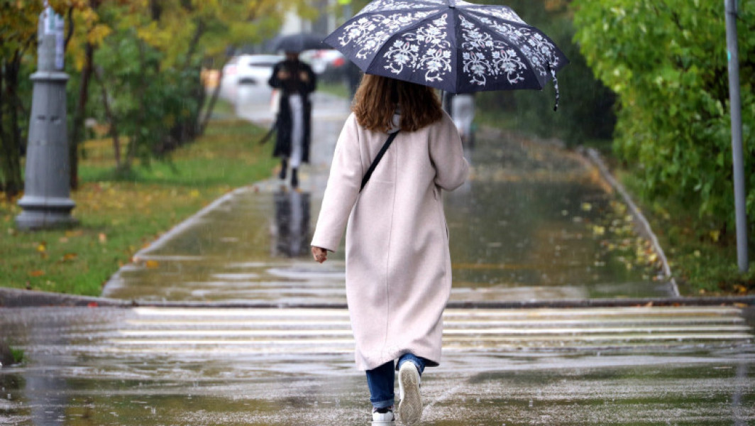 Video Avertizare meteo de furtuni: 17 județe intră sub cod galben. Meteorologii anunță când se încălzește din nou vremea