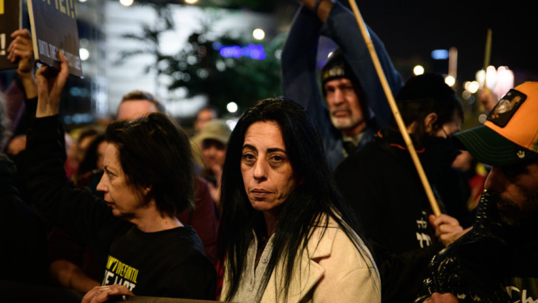 Mama unei ostatic israelian amenință Netanyahu cu judecata dacă fiul său nu este eliberat
