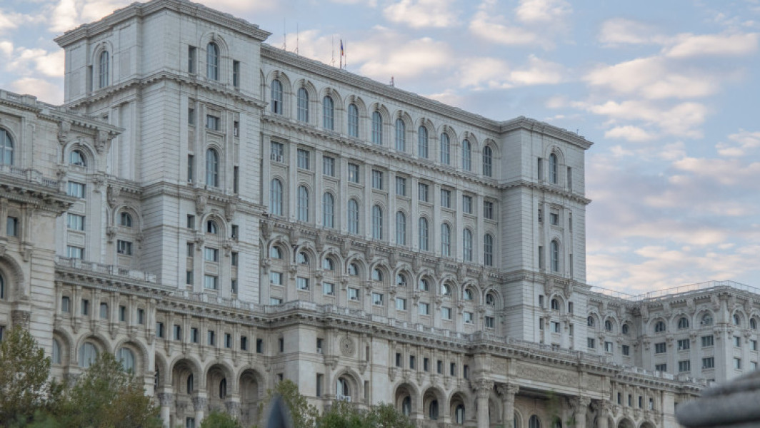 Senatul şi Camera Deputaţilor se reunesc pentru a angaja răspunderea guvernului pentru cinci proiecte din pachetul doi de reformă