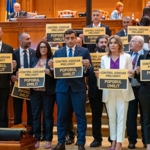 AUR protestează la începutul sesiunii împotriva prelungirii controlului judiciar pentru Călin Georgescu