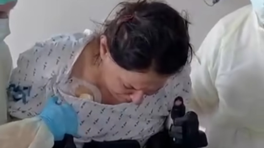 Lavinia face primii pași după arsuri în Belgia