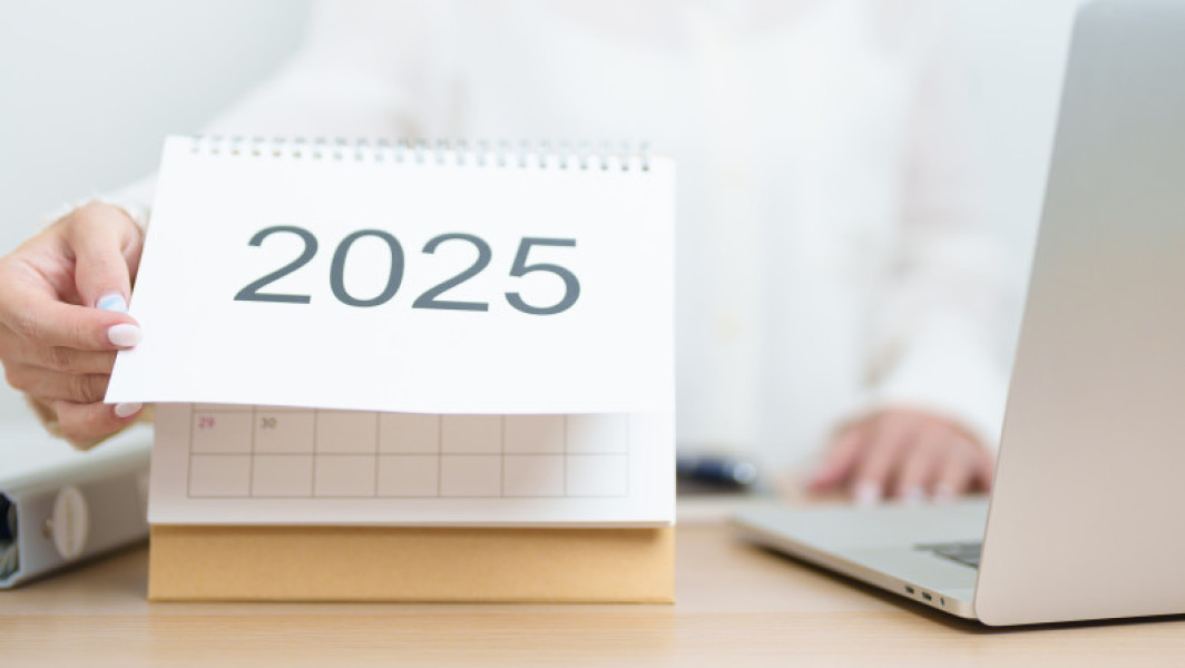 Angajații din România vor avea mai multe minivacanțe între 2025 și 2026