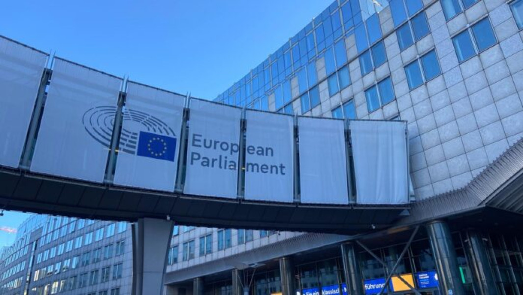 Românii sunt mai reticenţi faţă de rolul mai mare al UE în protejarea cetăţenilor, arată sondajul