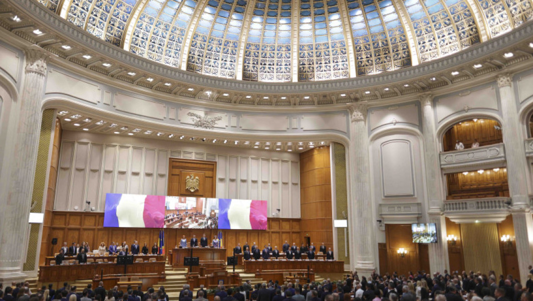 Opoziţia depune patru moţiuni de cenzură după asumarea răspunderii Guvernului