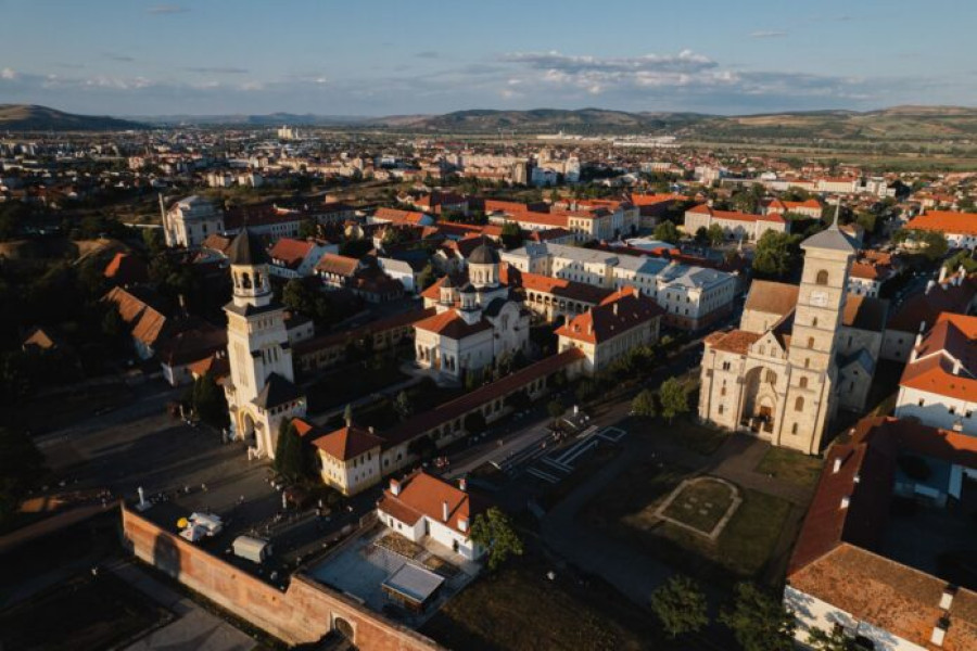 Alba Iulia pregătește Masa Care Unește, masă de 2,7 kilometri din materiale reciclate
