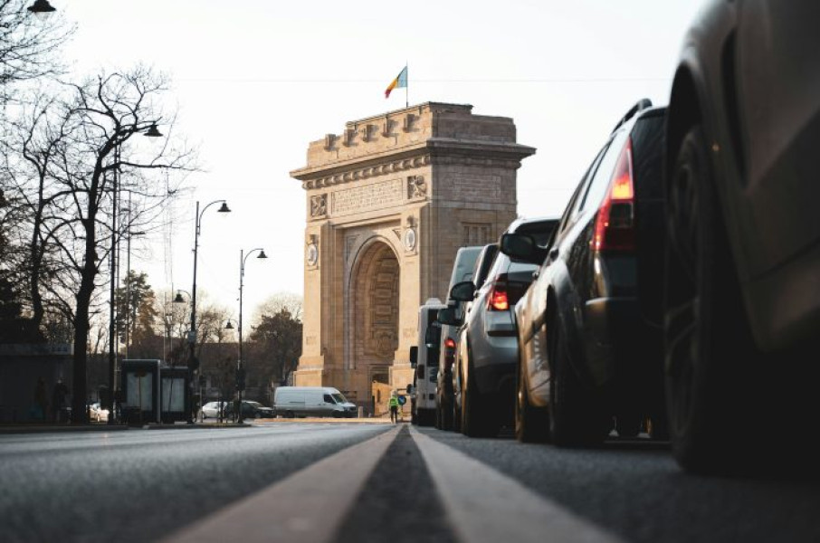 Primarul Bucureştiului propune interzicerea circulației mașinilor de aprovizionare în orele de vârf
