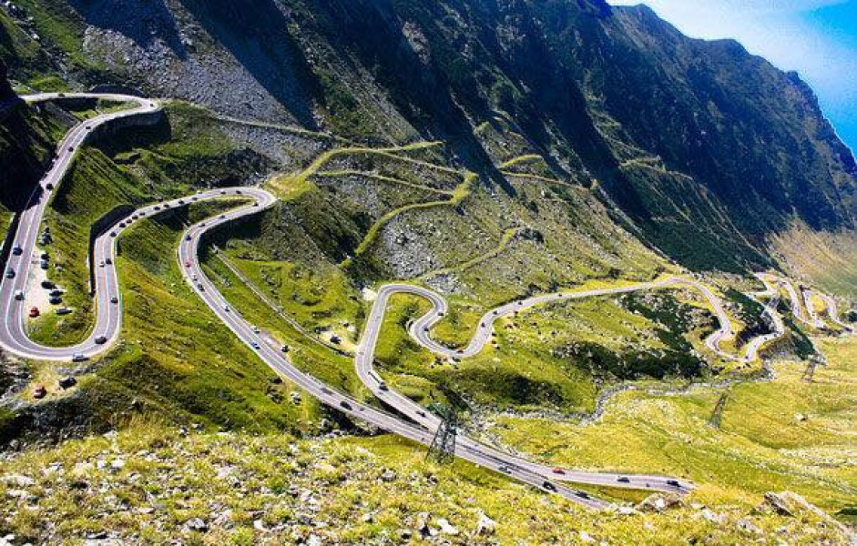 Autoritățile au în vedere o taxă de acces pe Transfăgărășan pentru gestionarea traficului și protejarea zonei montane