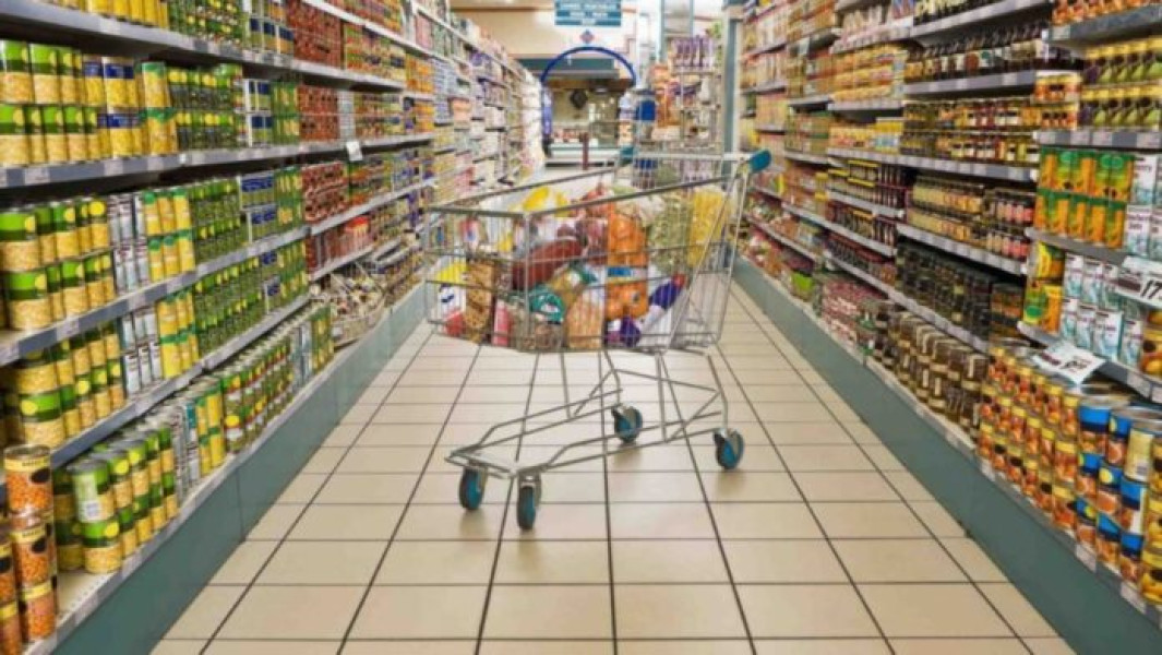 Prețurile alimentelor de bază au scăzut în august, influențate de fructe și legume sezoniere