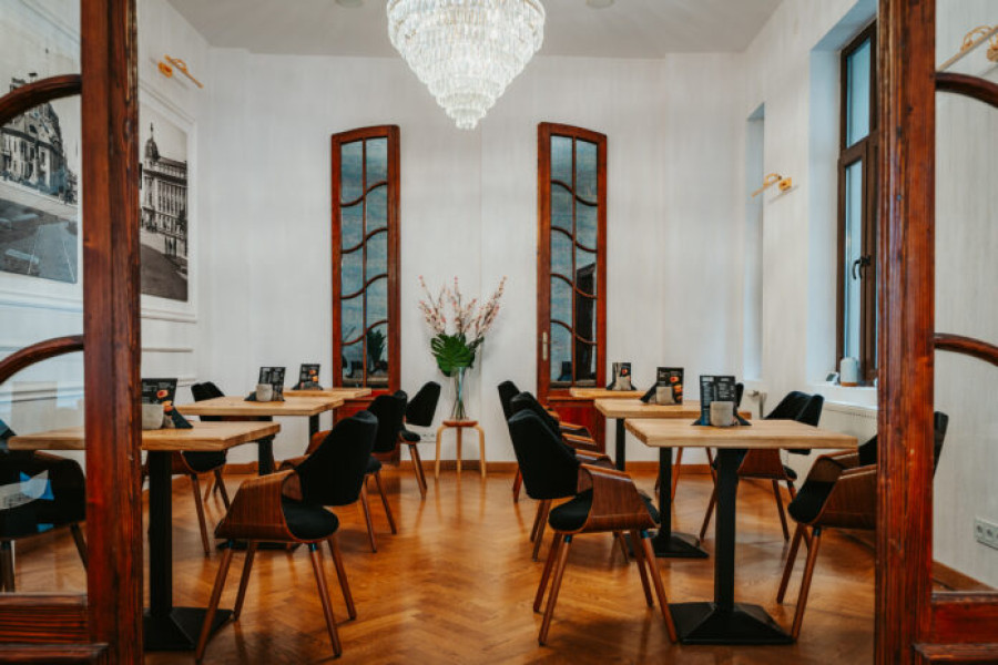 Urban Hub din Piața Romană a fost redeschis după o investiție de 150.000 euro