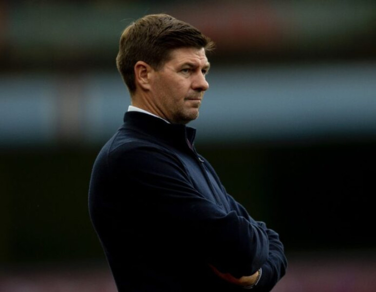 Steven Gerrard critică generația de aur a naționalei Angliei pentru lipsa de unitate