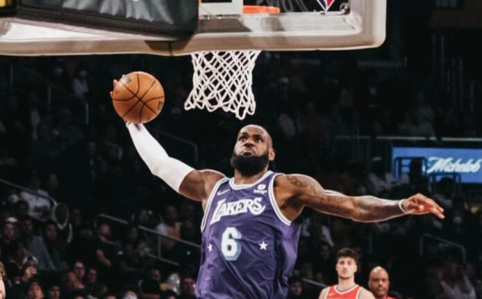 Un fan al lui LA Lakers depune plângere împotriva lui LeBron James