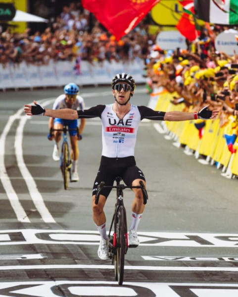 Adam Yates câștigă Trofeo Tessile & Moda, a 94-a victorie pentru UAE Emirates în acest sezon