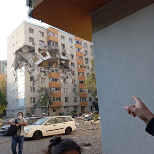 13 persoane transportate la spitale din București după explozia din Rahova