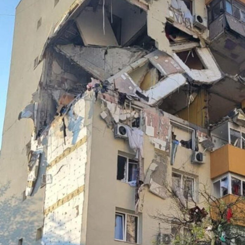 Explozie puternică într-un bloc de pe Calea Rahovei din Capitală