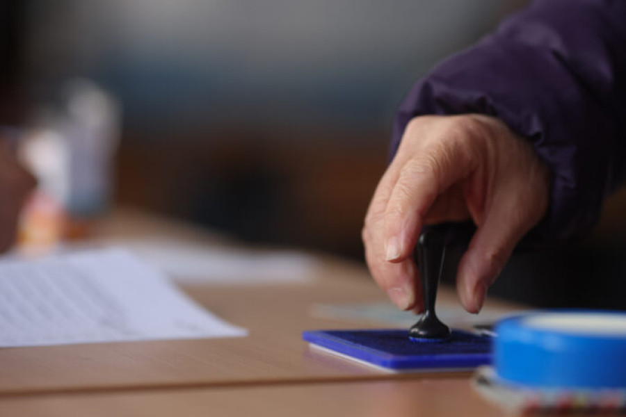 Daniel Băluță conduce în sondaj pentru Primăria Capitalei cu 25% din voturi