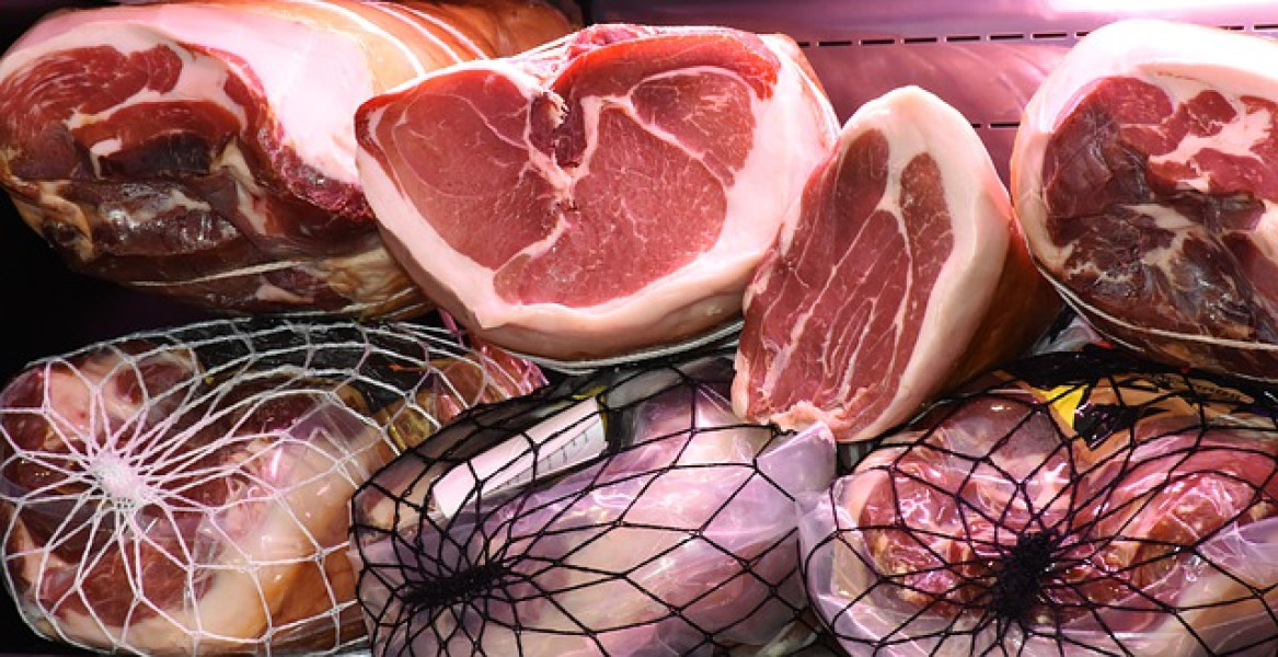 Românii preferă carnea de porc românească, dar au dificultăți în identificarea ei