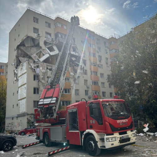 Explozie într-un bloc cauzată de un scurtcircuit la o țeavă de gaze