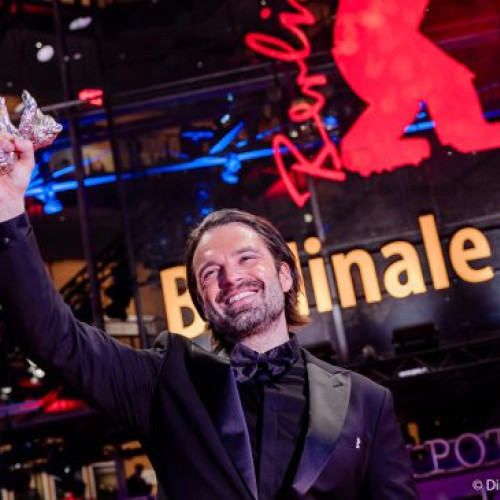 Actorul Sebastian Stan, premiat cu Ursul de Argint la Festivalul de Film de la Berlin. Ambasada SUA îi felicită felicită pe actorul român-american pentru performanța sa