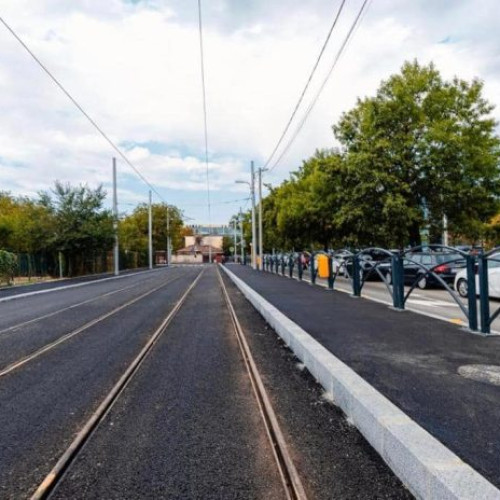 Primarul Nicuşor Dan anunţă finalizarea etapei de depunere a ofertelor pentru reabilitarea a încă 21 km de cale dublă pentru tramvaie. Au fost depuse oferte pentru cele două loturi disponibile, respectiv 2 pentru lotul 1 şi 3 pentru lotul 2.