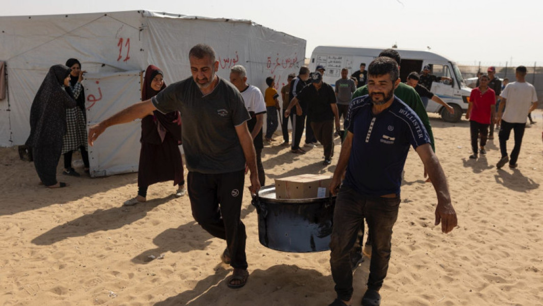 Cinci persoane de la un ONG care le aduce mâncare civililor din Gaza au fost ucise într-un atac israelian