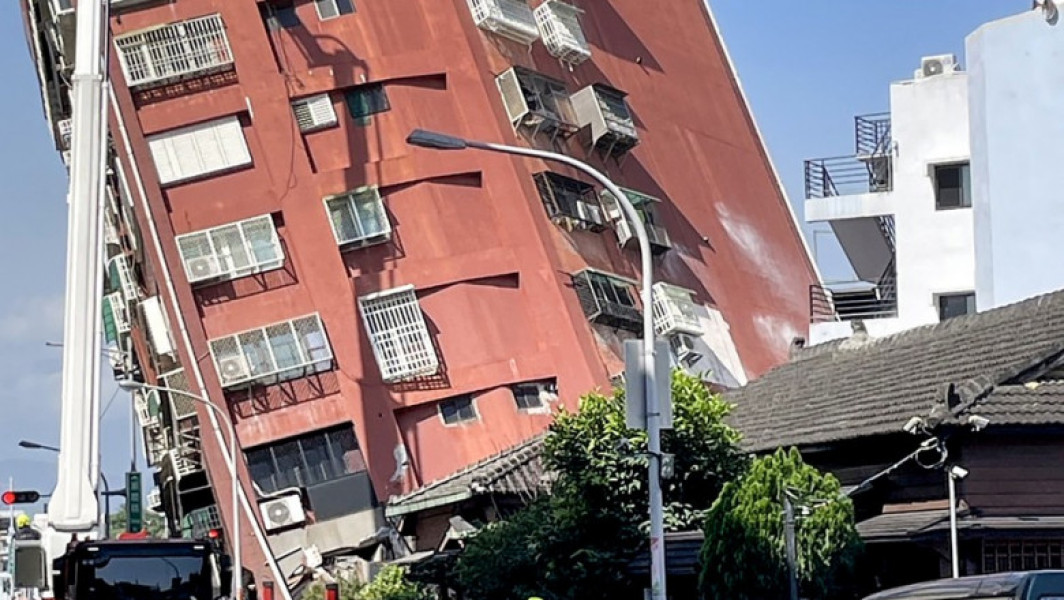 Galerie Foto Cutremur de 7,4 în Taiwan, cel mai puternic din ultimii 25 de ani. 26 de clădiri s-au prăbuşit, patru morți și zeci de răniți